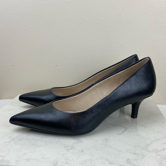 Life Stride Classic Black Heels - Picture 6 of 12